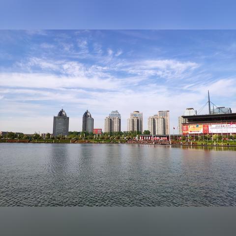 今日河南郑州天气，晴暖持续，明日或有微风相伴